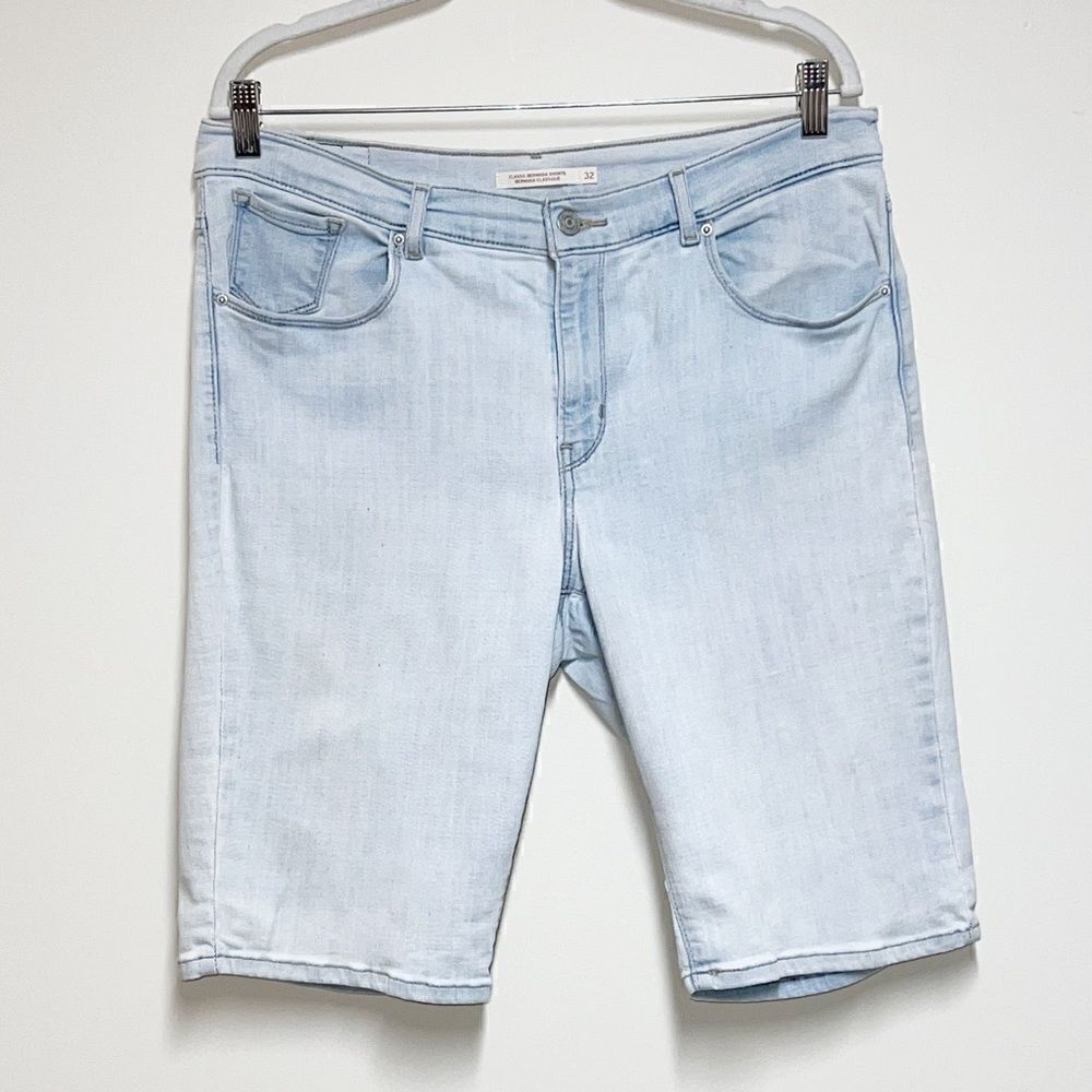 Levi’s Womens Classic High Rise Bermuda Shorts Faded blue Wash Sz 32 W